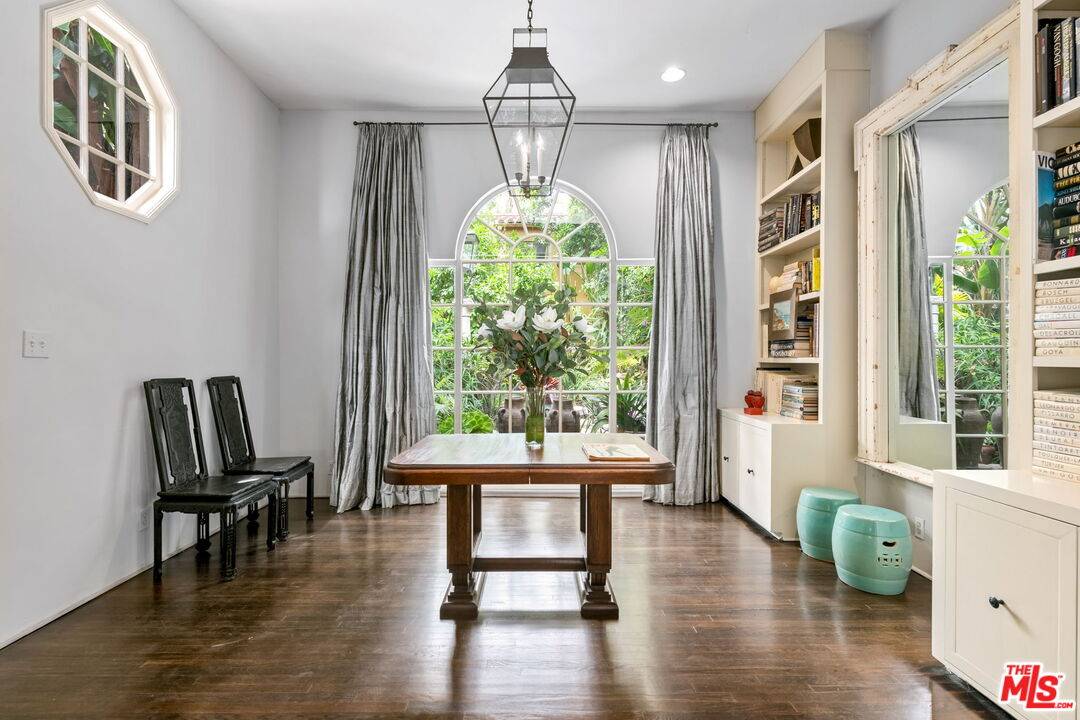 1448 N Laurel Ave 1BR Hollywood Hills East La
