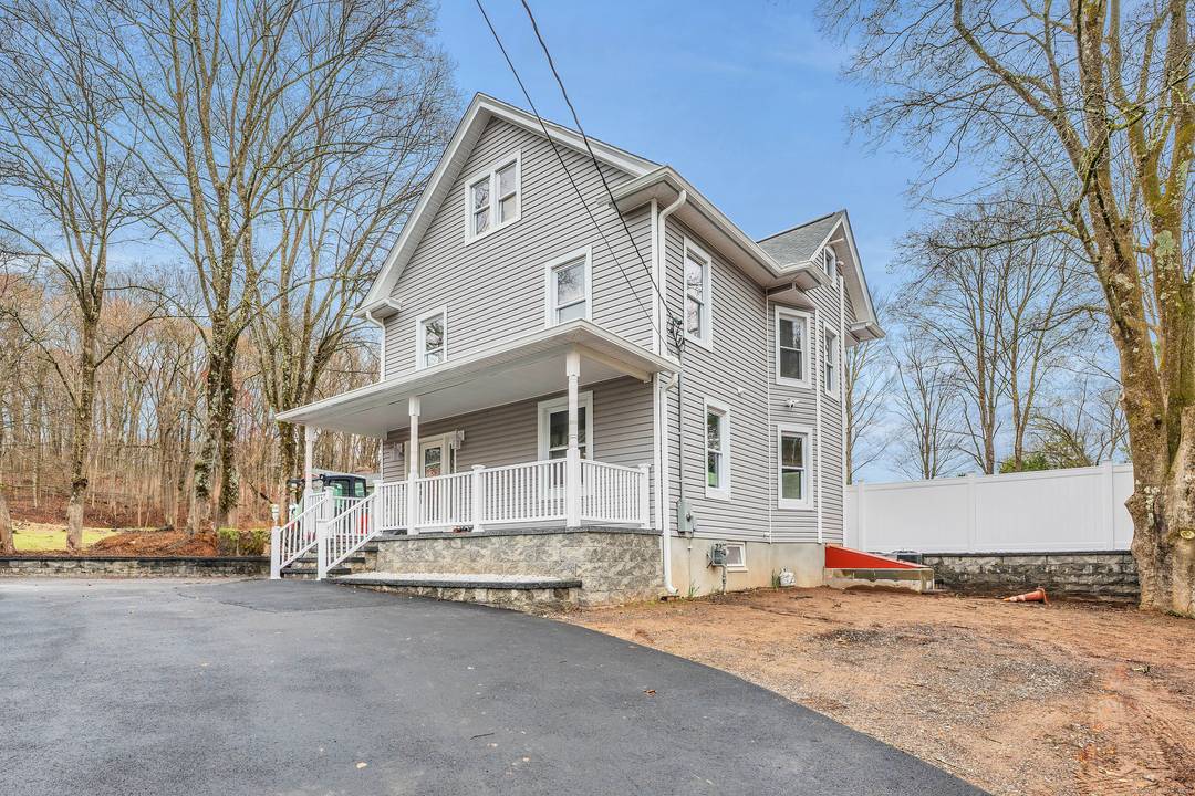 Stunning Fully Renovated 4 Bedroom Colonial Like New from Top to Bottom !