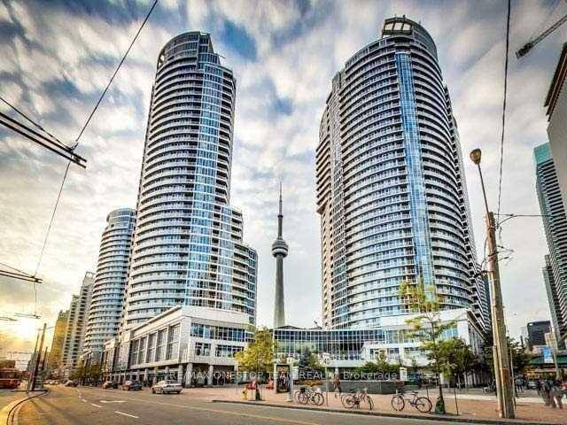 Live At Waterclub In This Sunny amp ; Spacious 1 Bdrm Unit.