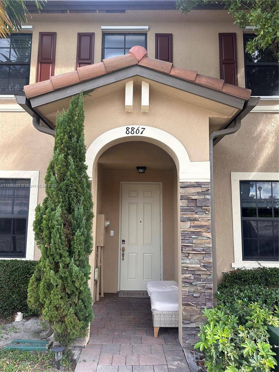 BEATIFUL PROPERTY LOCATED IN HIALEAH GARDENS WITH BEDROOMS AND TWO AND A HALF BATHROOMS IN ONE OF THE BEST COMMUNITIES, HAS A SWIMMING POOL, A CHILDREN'S PARK Virtual Tour https ...