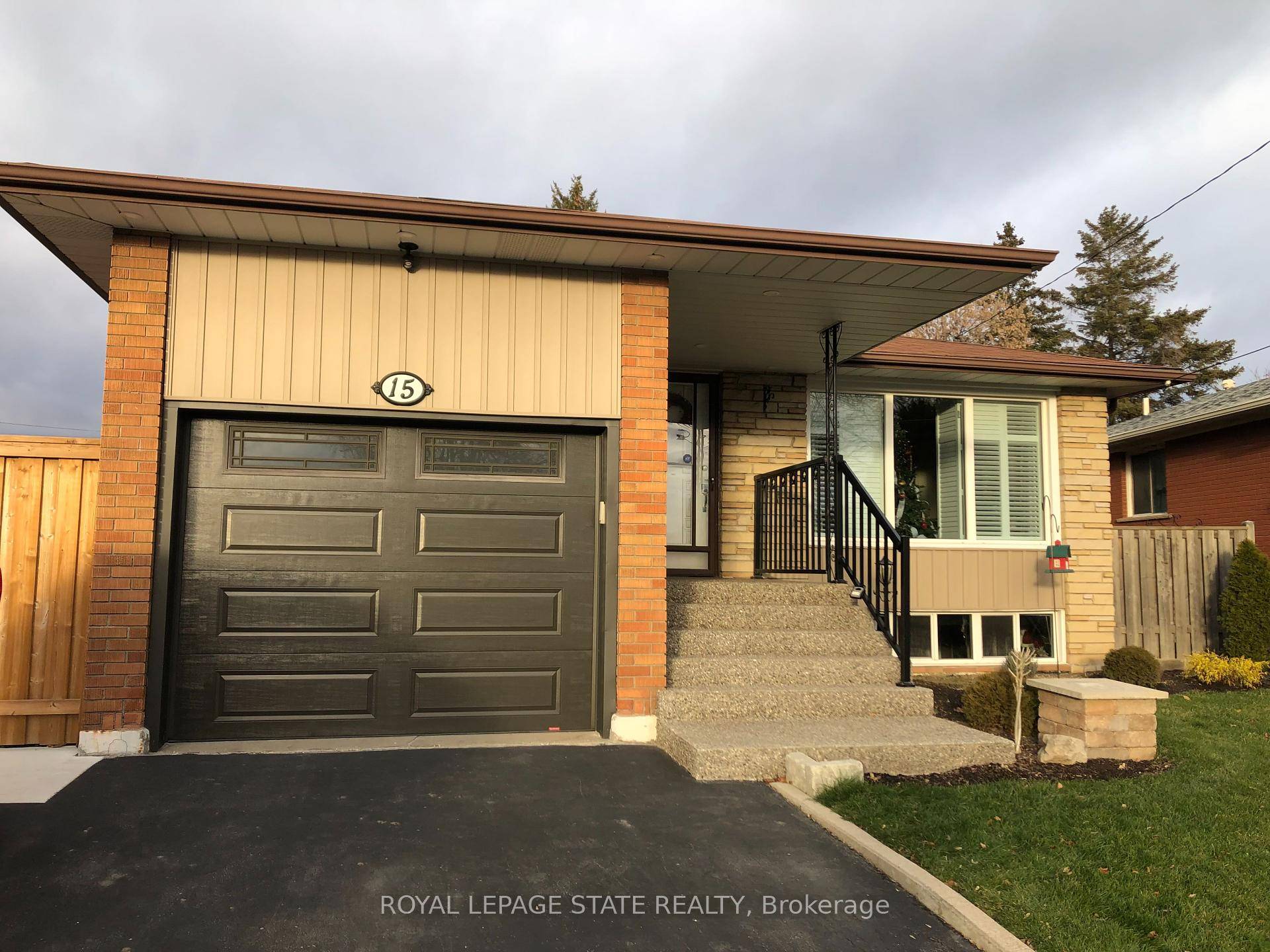 Well maintained and updated full brick bungalow in the sought after Greeningdon neighbourhood on the Hamilton Mountain, just steps to Dave Andreychuk Arena Rec Centre, parks, schools, Limeridge Mall, public ...