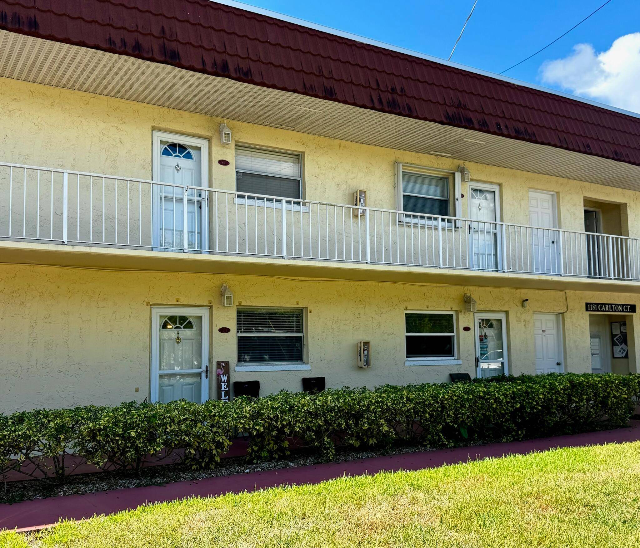 Experience relaxed island living in this beautifully maintained 2 bedroom, 2 bathroom ground floor unit on South Hutchinson Island in the 55 plus development of the Colonnades.