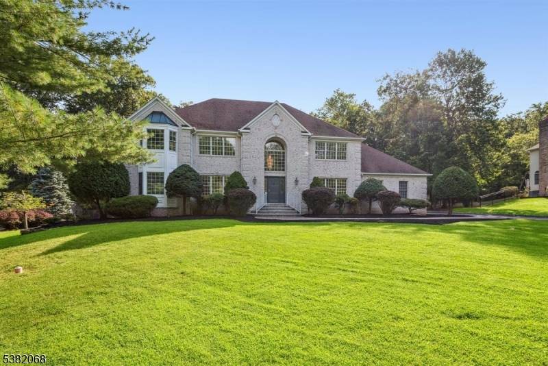 Welcome to 22 Old Dutch Rd, a traditional yet elegant colonial home perfectly situated on a quiet cul de sac in one of Warren's most desirable neighborhoods.