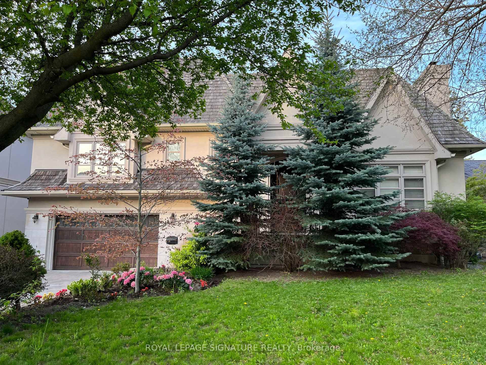 Prime real estate in the exclusive Bridle path area south of York Mills.