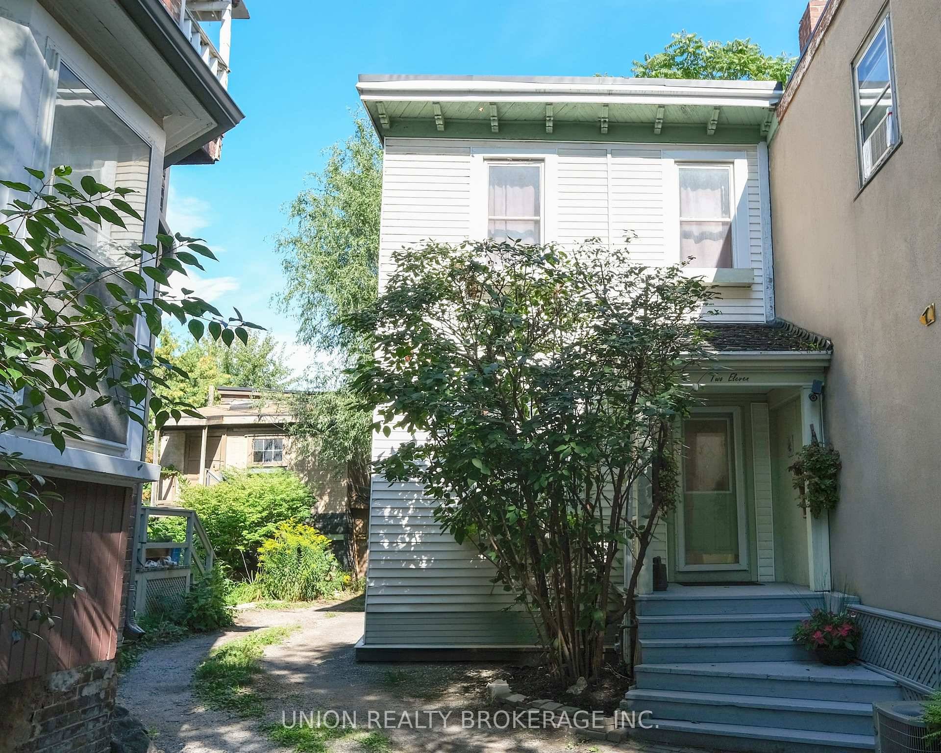 A condo alternative in the city, complete with parking and a private garden patio, just steps from Leslieville's popular shops and restaurants !