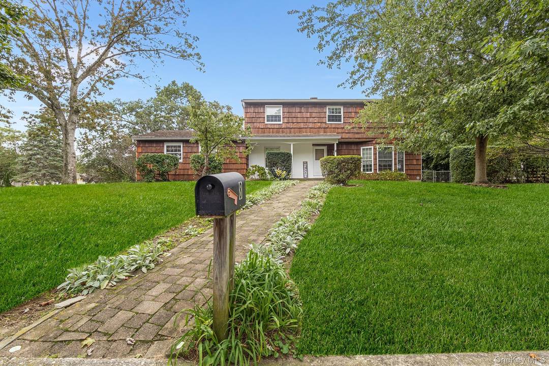 Welcome to 8 Barry Lane offered for the first time by the original owners !