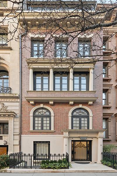 Nestled on the esteemed Gold Coast of the Upper East Side, 16 East 64th Street is a historic Neo Federal mansion built in 1878.