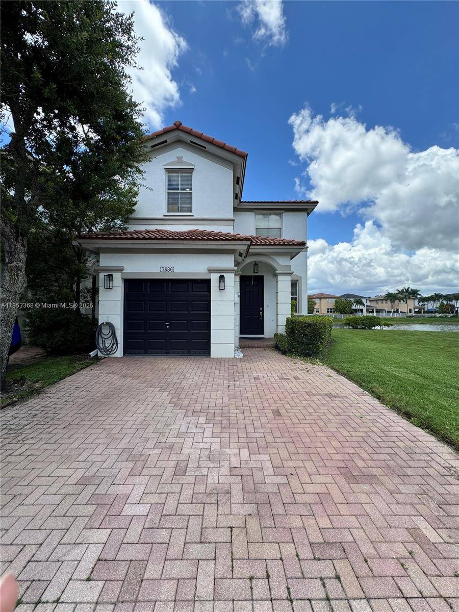 Beautiful, spectacular, and very rare corner and lake townhouse located in one of the best complexes in Doral, Antilles at Islands at Doral, strategically located with easy access to everything.