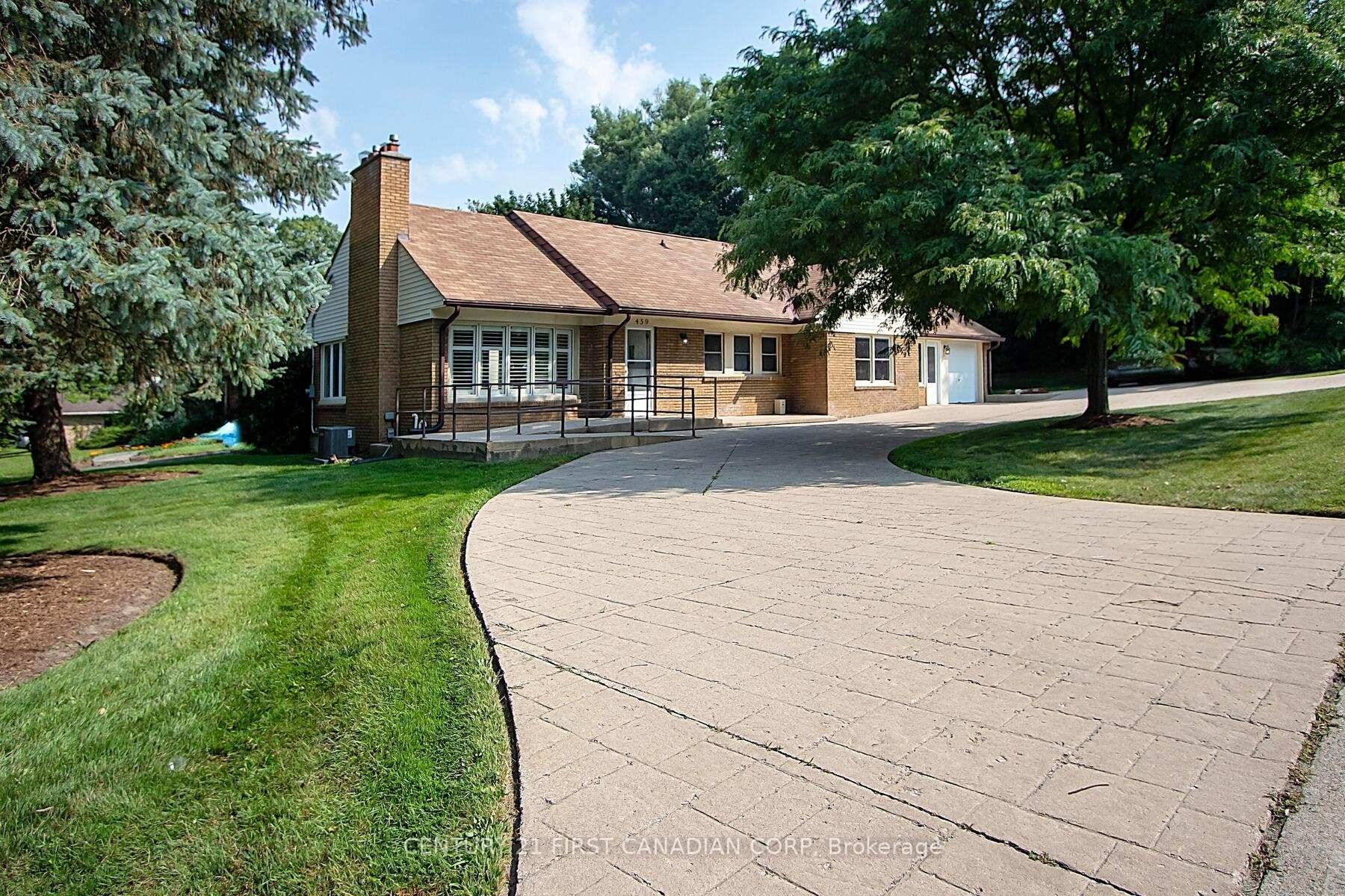 INVESTMENT OPPORTUNITY ! GREAT LOCATION !