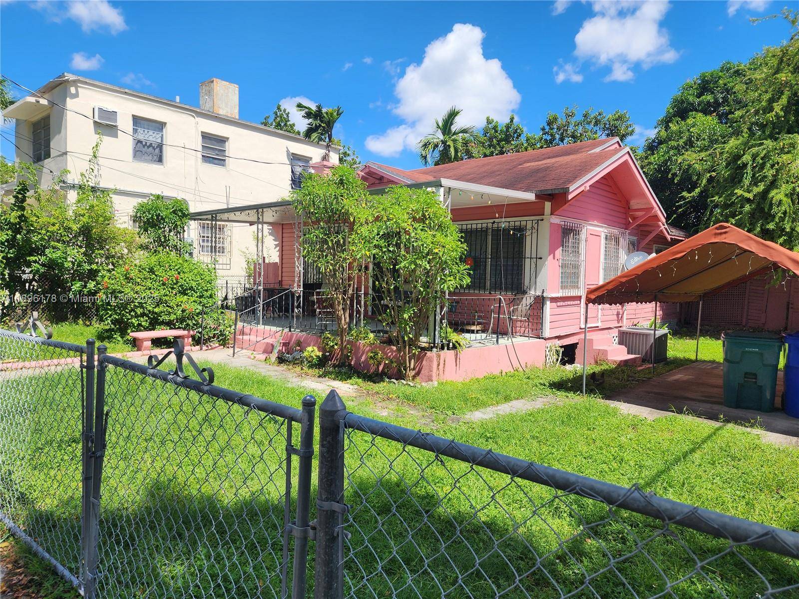 Charming 1925 bungalow in the heart of Little Havana !