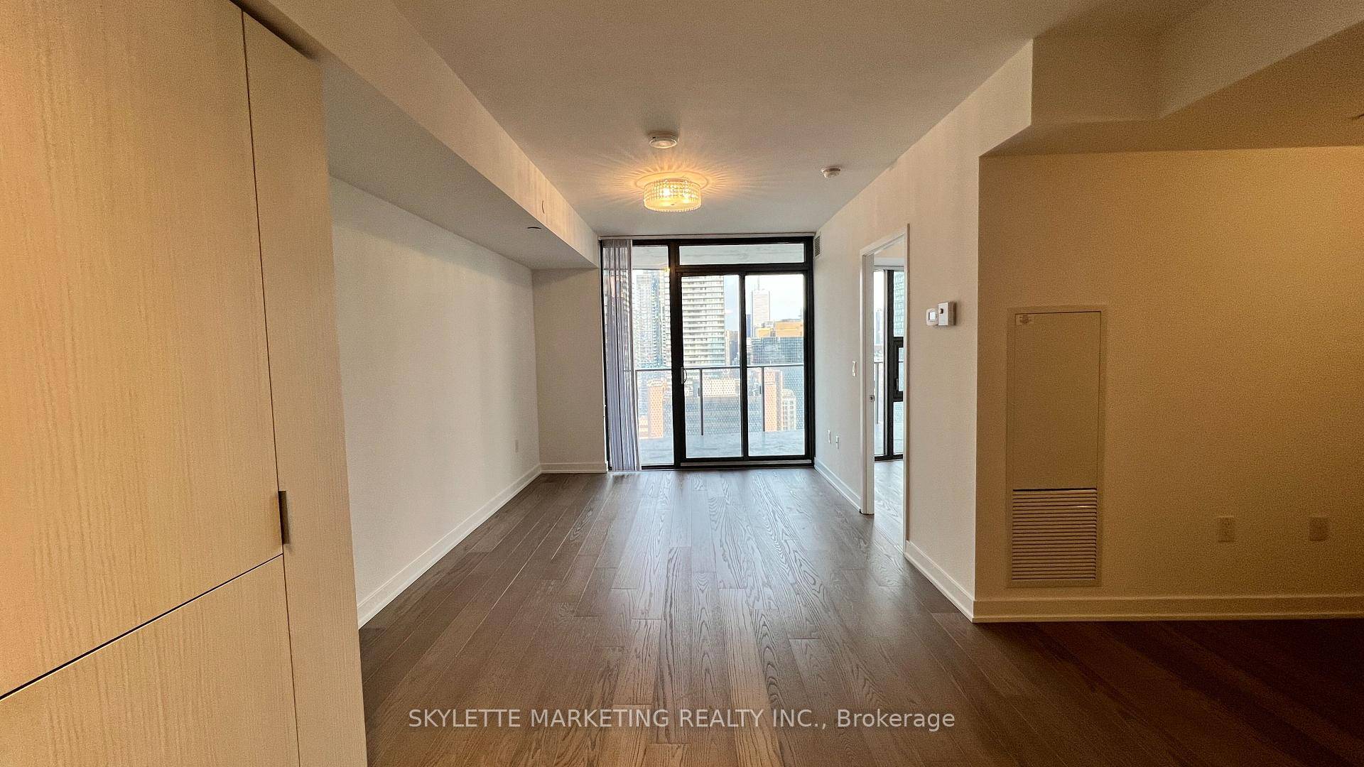 Luxury Downtown Toronto Condo Wellesley On The Park.