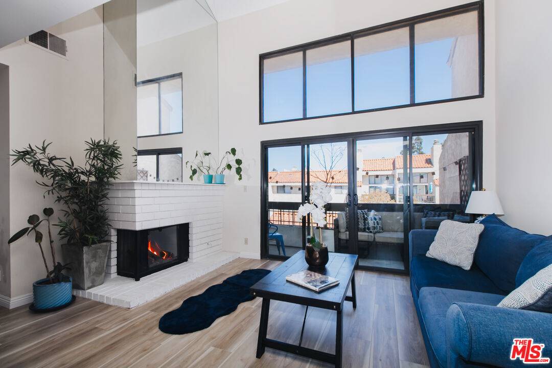 8180   Manitoba St 3BR La