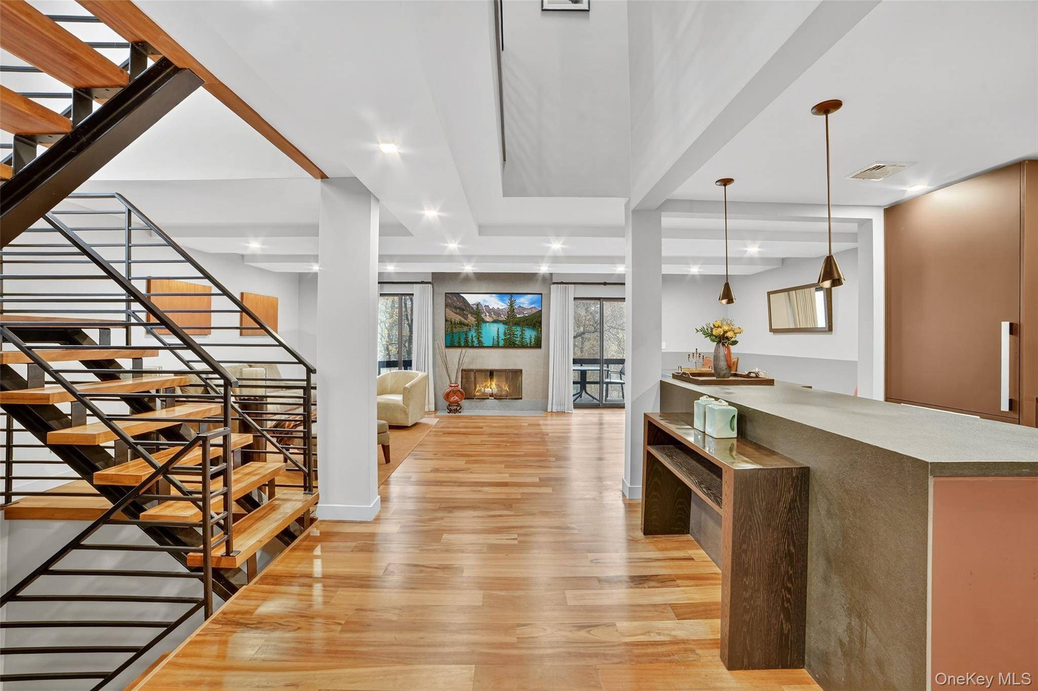 With absolutely stunning decor, this townhome offers the sleek, minimalist design that homeowners love, with abundant natural light, high end finishes, clean lines and an open floor plan.