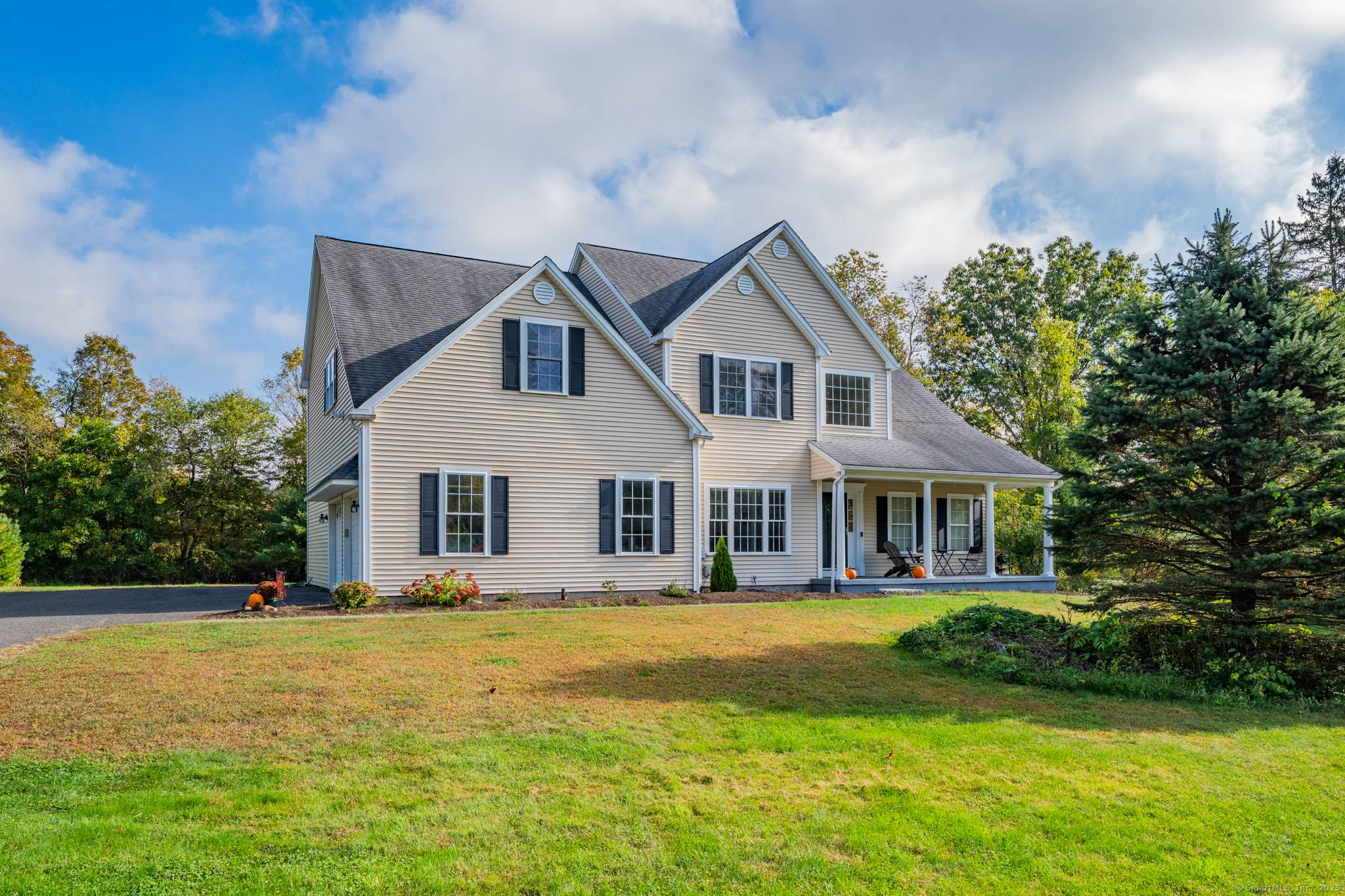 Beautifully Spacious Colonial in the Heart of Woodbury.