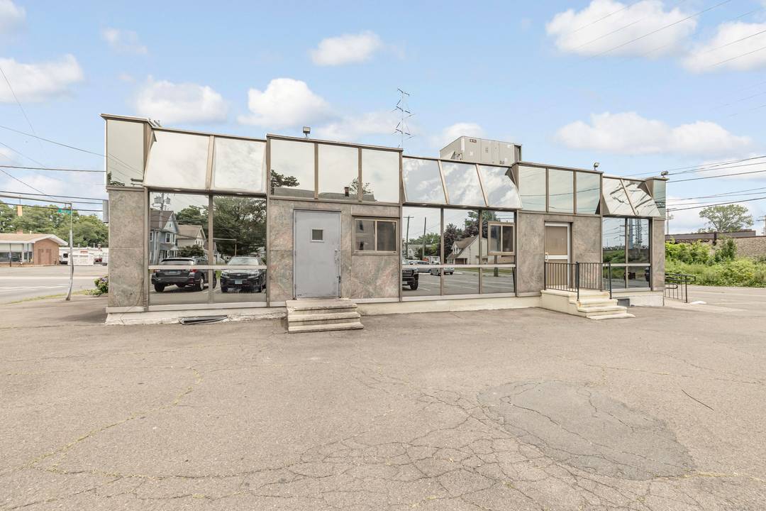 Classic diner available in prime West Haven location at 706 Campbell Ave.