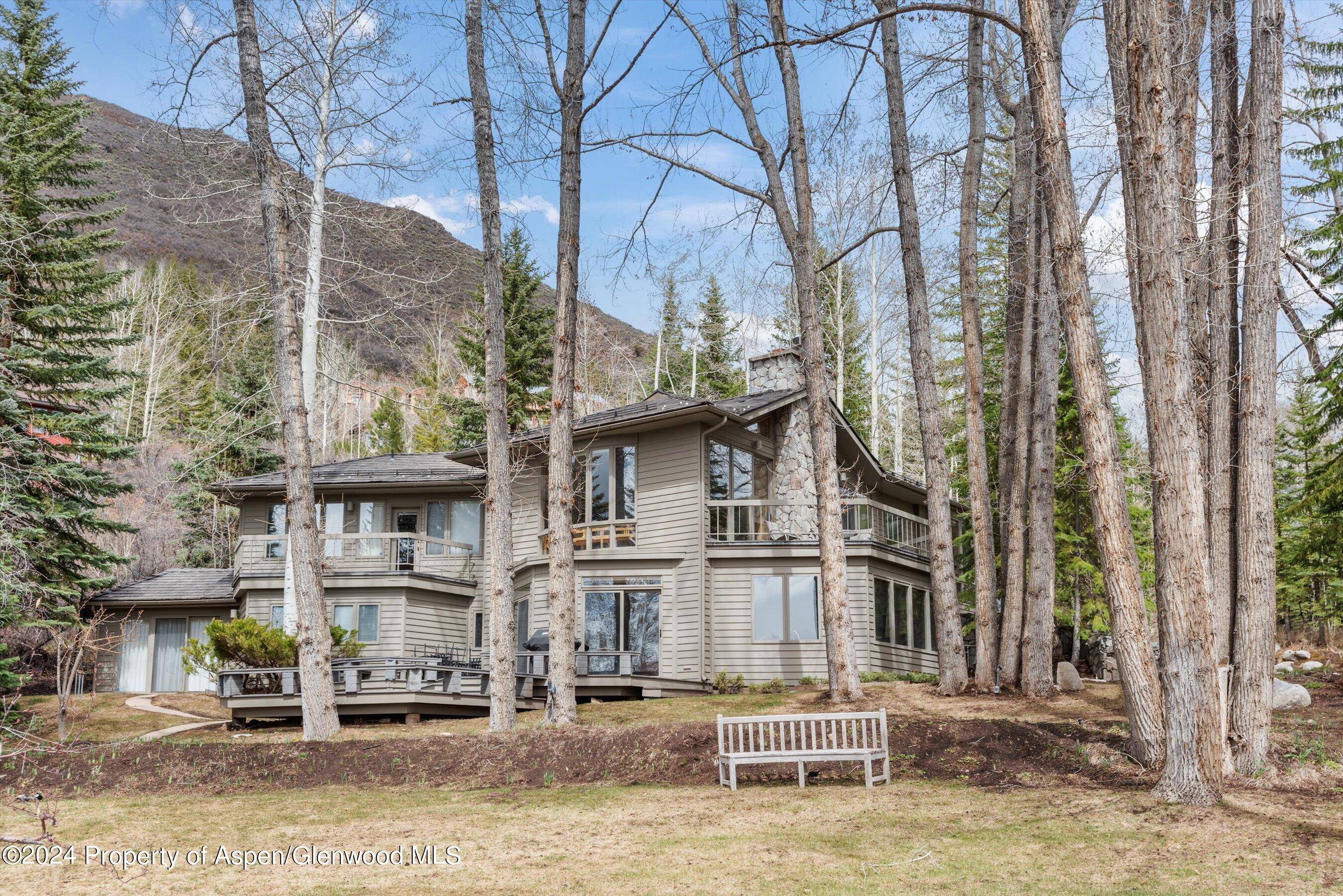 Situated in one of Aspen's most coveted enclaves, this exclusive residence on Red Mountain offers unparalleled privacy and tranquility while being just moments away from the vibrant energy of downtown ...
