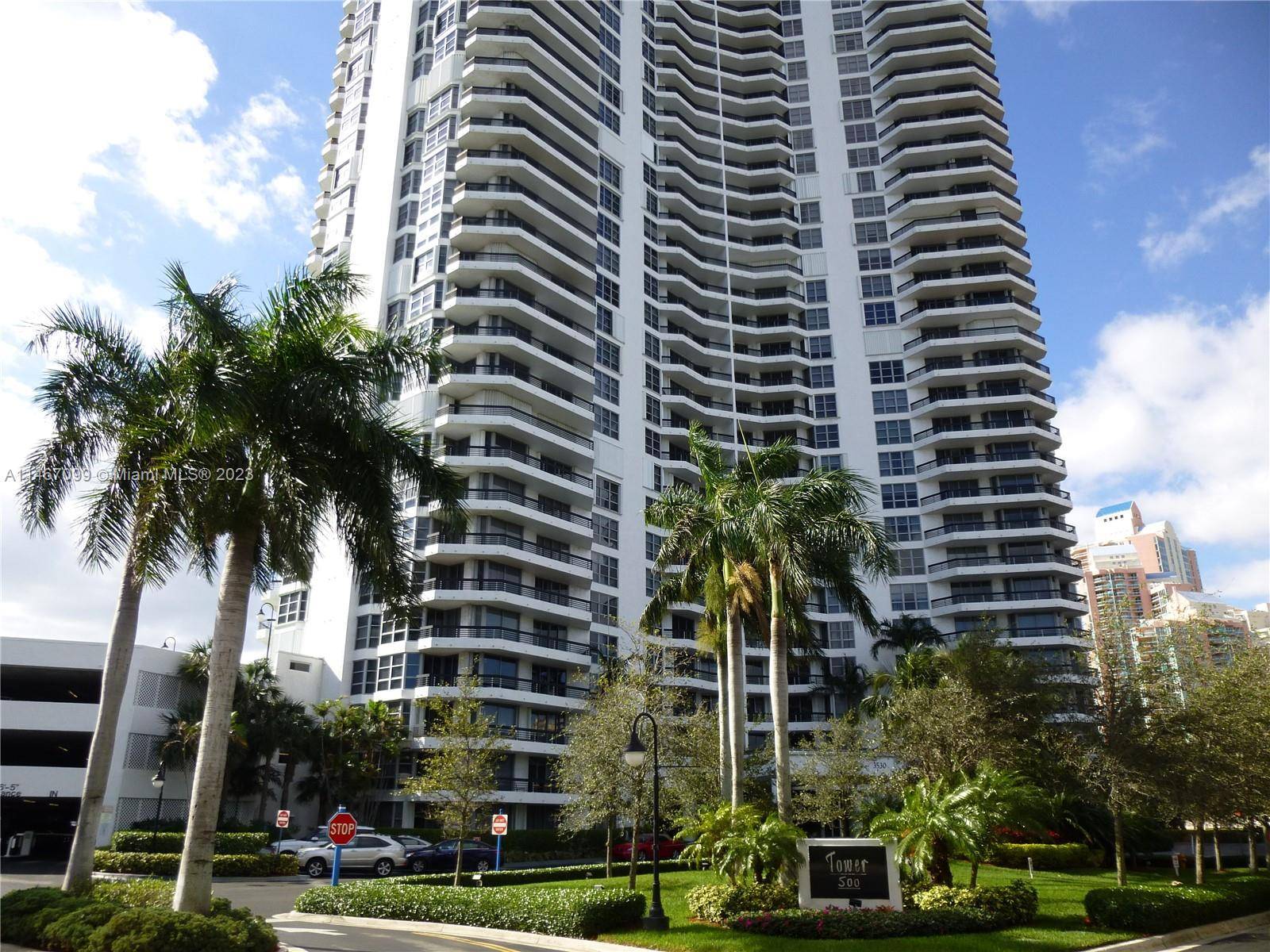 BEAUTIFUL 2 BEDROOMS DEN, 2 BATHS, TILE FLOORS, STAILESS STEEL APPLIANCES, BEAUTIFUL VIEWS OF OCEAN, CORNER UNIT, LARGE TERRACE, VERY HIGH FLOOR, MARINA AND GOLF COURSE, TWO PARKING SPACES, FULL ...