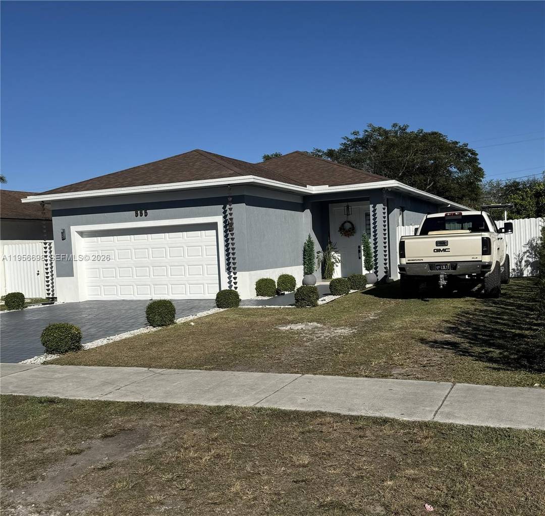 This beautifully maintained single family residence offers 3 spacious bedrooms and 2 modern bathrooms, featuring stainless steel appliances and sleek tile flooring throughout for a clean, contemporary look.