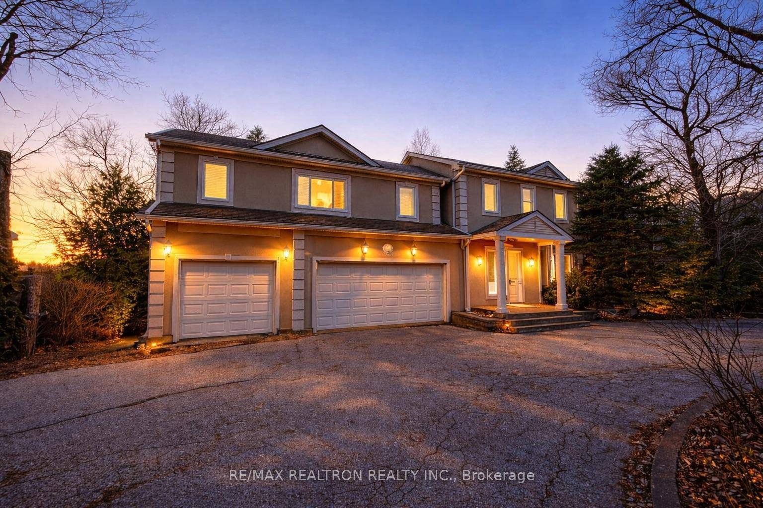 Exceptional 4 Bedroom Luxury Home Plus 2 Seperated Unit at Basement in Prestigious Bayview Observatory, Richmond HillWelcome to this stunning residence located in the highly sought after Bayview Observatory community ...