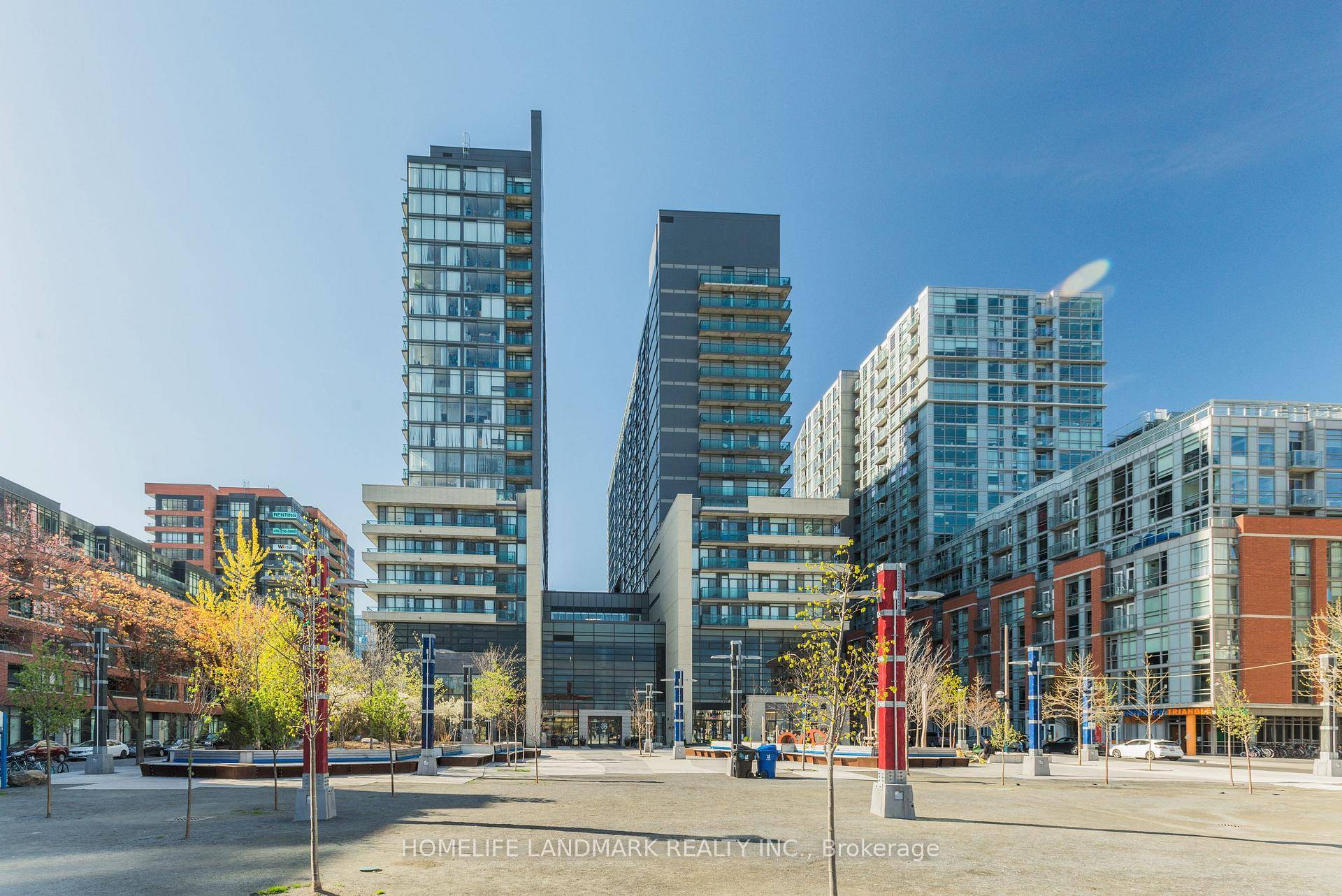Edge On Triangle. In The Heart Of Queen West Within Walking Distance To Shops, Open Concept Kitchen With Granite Counters amp ; Stainless Steel Appliances.