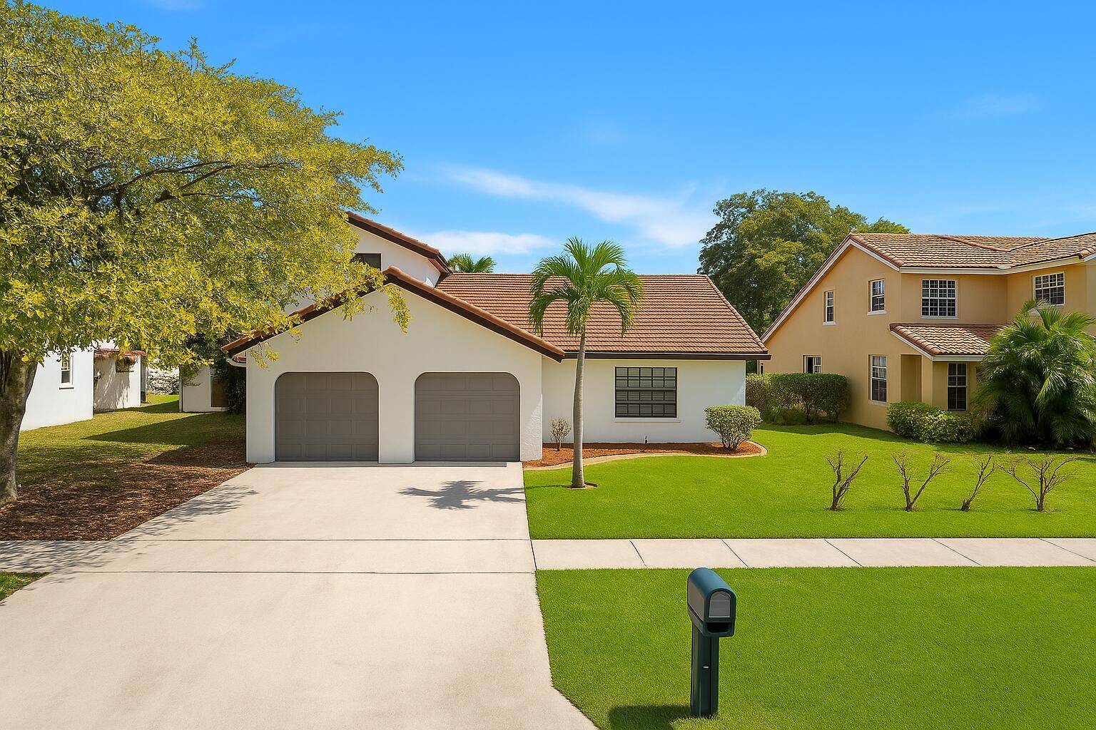 ABSOLUTELY GORGEOUS EAST BOCA RATON VILLA BIKE TO BEACH NO HOA FEES Bright Open Floor Plan Dramatic Vaulted Ceilings Skylights Eat In Kitchen Serving Window White Wood Cabinets Large Primary ...
