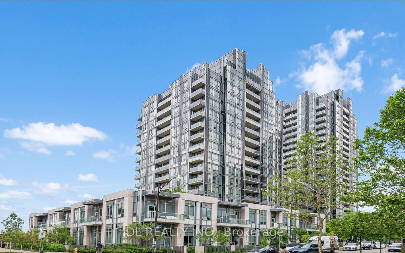 Luxurious Modern Tridel suite.