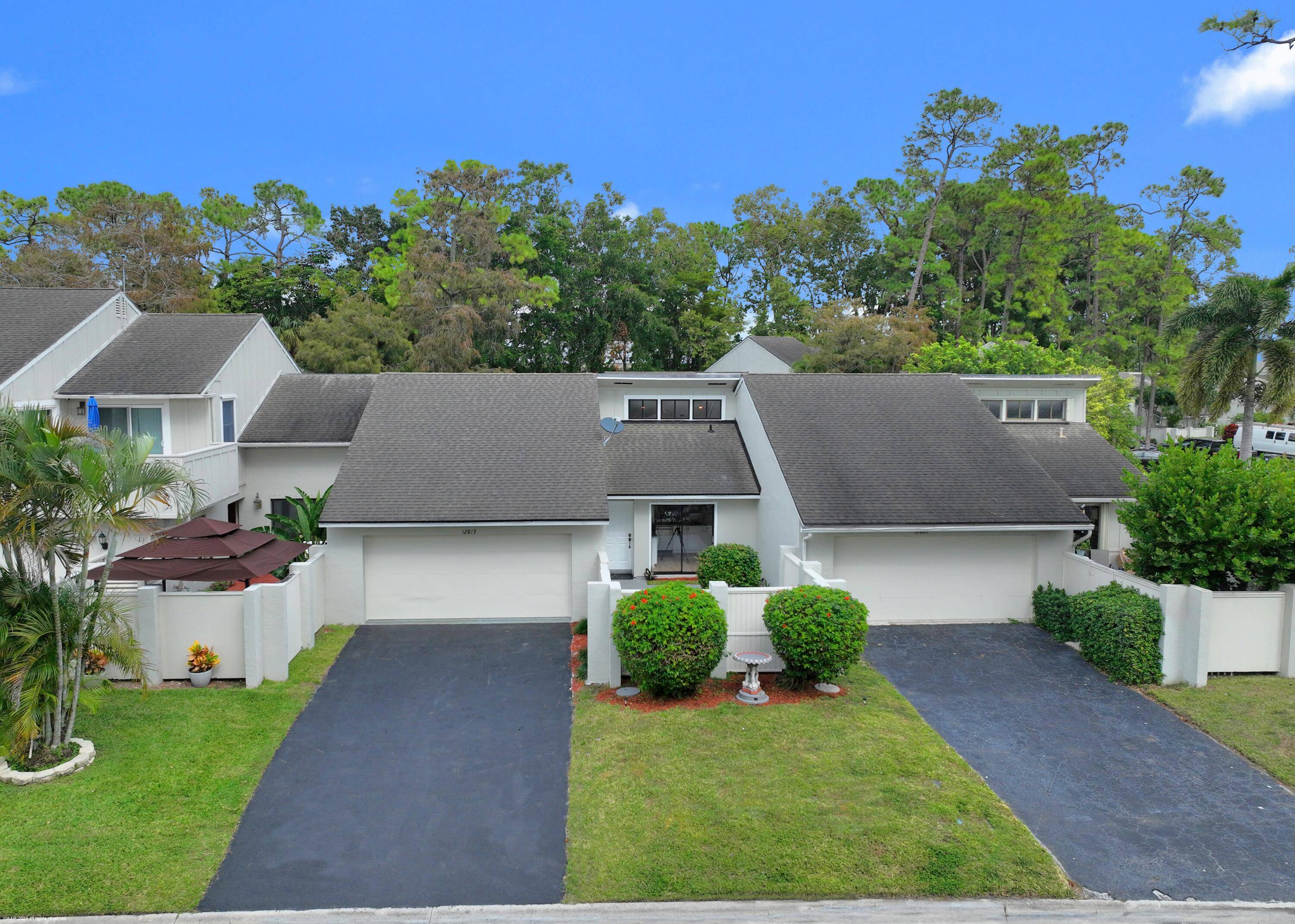 Freshly updated 3Br 2Bth Townhome in a prime location in Wellington.