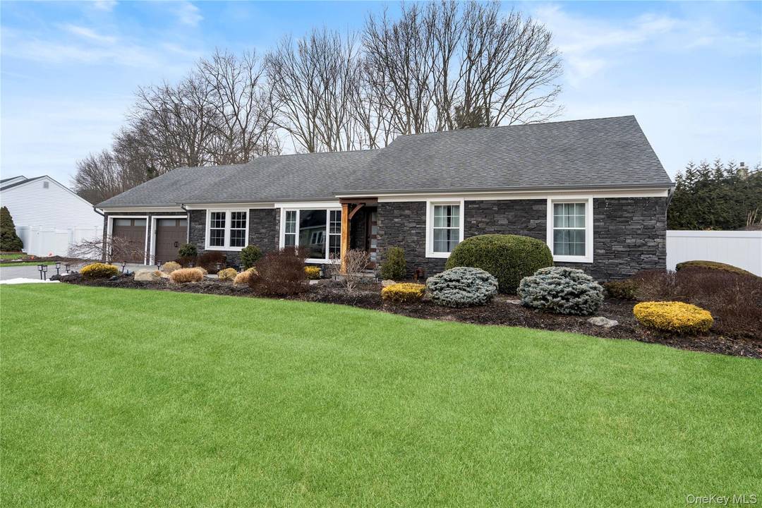 Welcome to this Magnificent Whole House Rental in Country Woods of Commack, Primary en suite with Full Bath, 2 add Bedrooms, 1 Full Baths, Expanded Ranch.