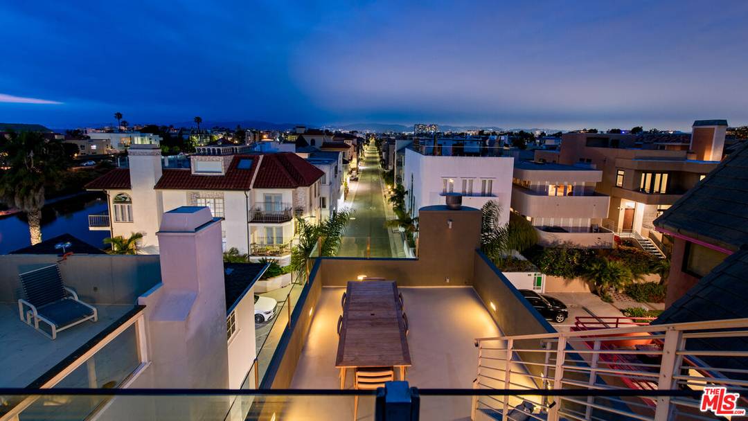 110 Topsail Mall 1BR Marina Del Rey La