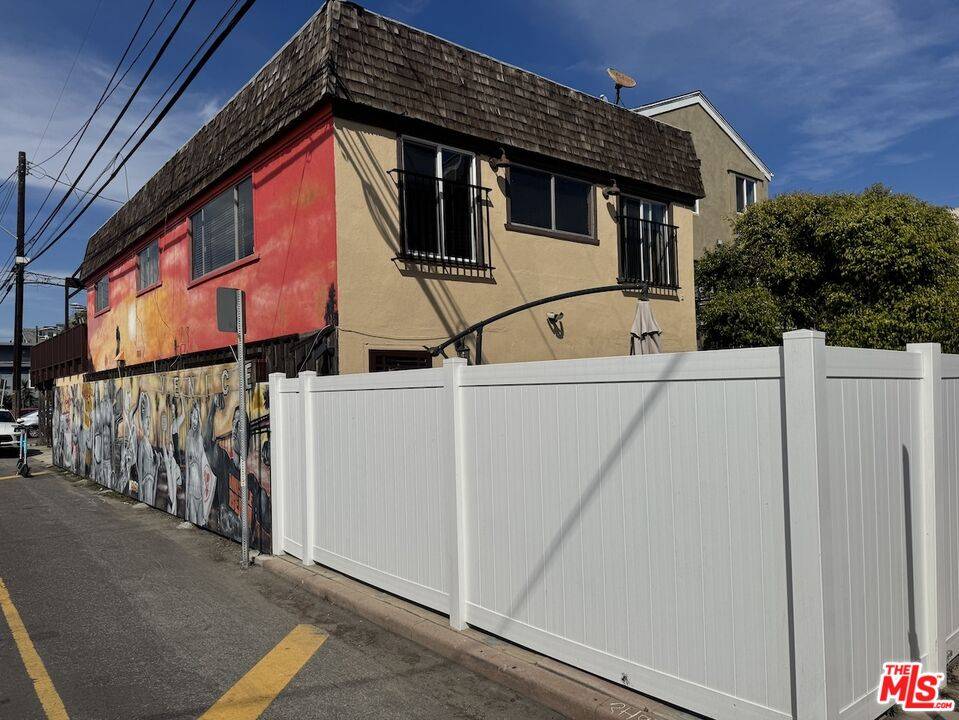 9   19th Ave 6BR Marina Del Rey La