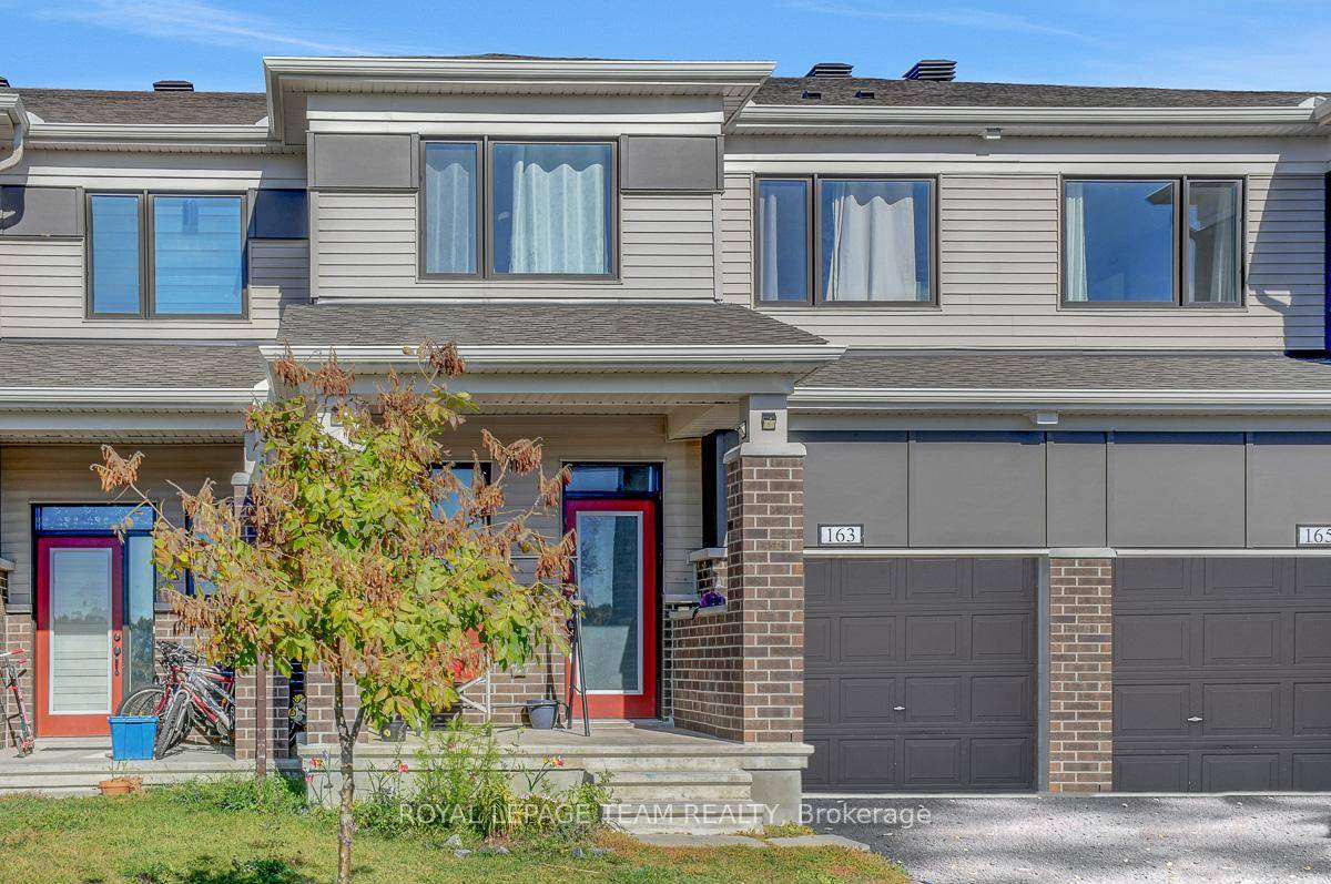 Welcome to 163 Yearling Circle, a charming freehold townhome tucked into the heart of Richmond Meadows one of Ottawas most sought after family friendly communities !