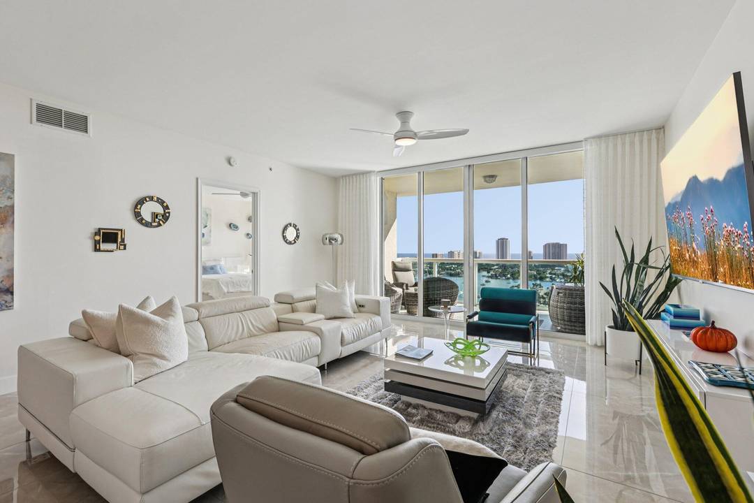 Beautiful sunrises and amazing intracoastal views from this 23rd floor Ocean Tower 2 bd plus Den bdm.