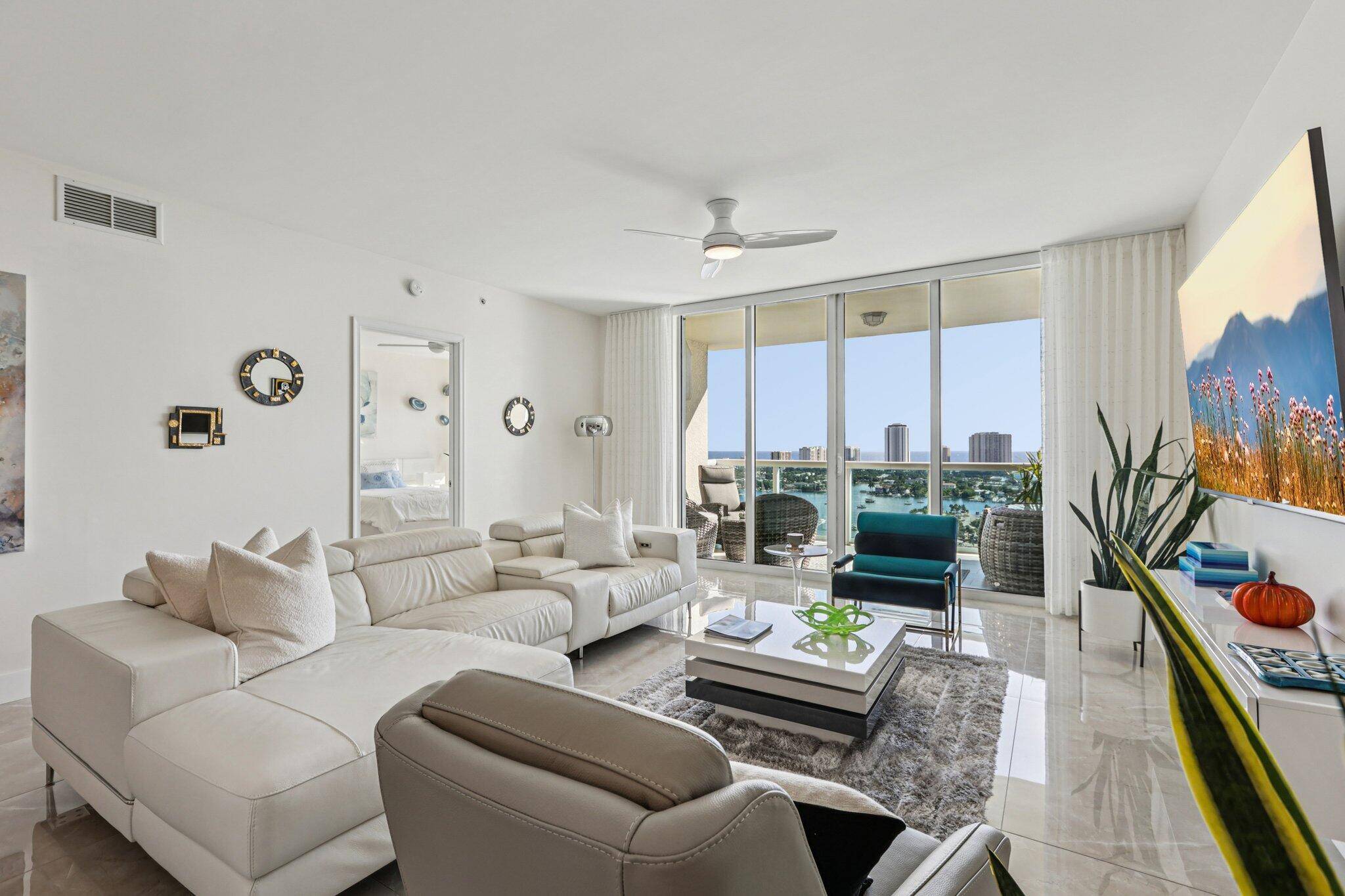Beautiful sunrises and amazing intracoastal views from this 23rd floor Ocean Tower 2 bd plus Den bdm.