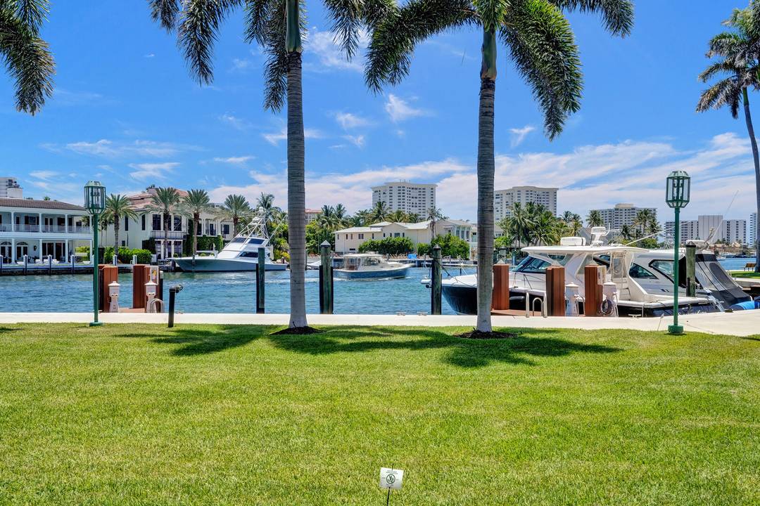 Experience the ultimate in luxury living fully furnished, equipped and renovated turnkey spacious 2bedroom 2bathroom residence with captivating intracoastal views located in the prestigious Mizner Village on the exquisite grounds ...