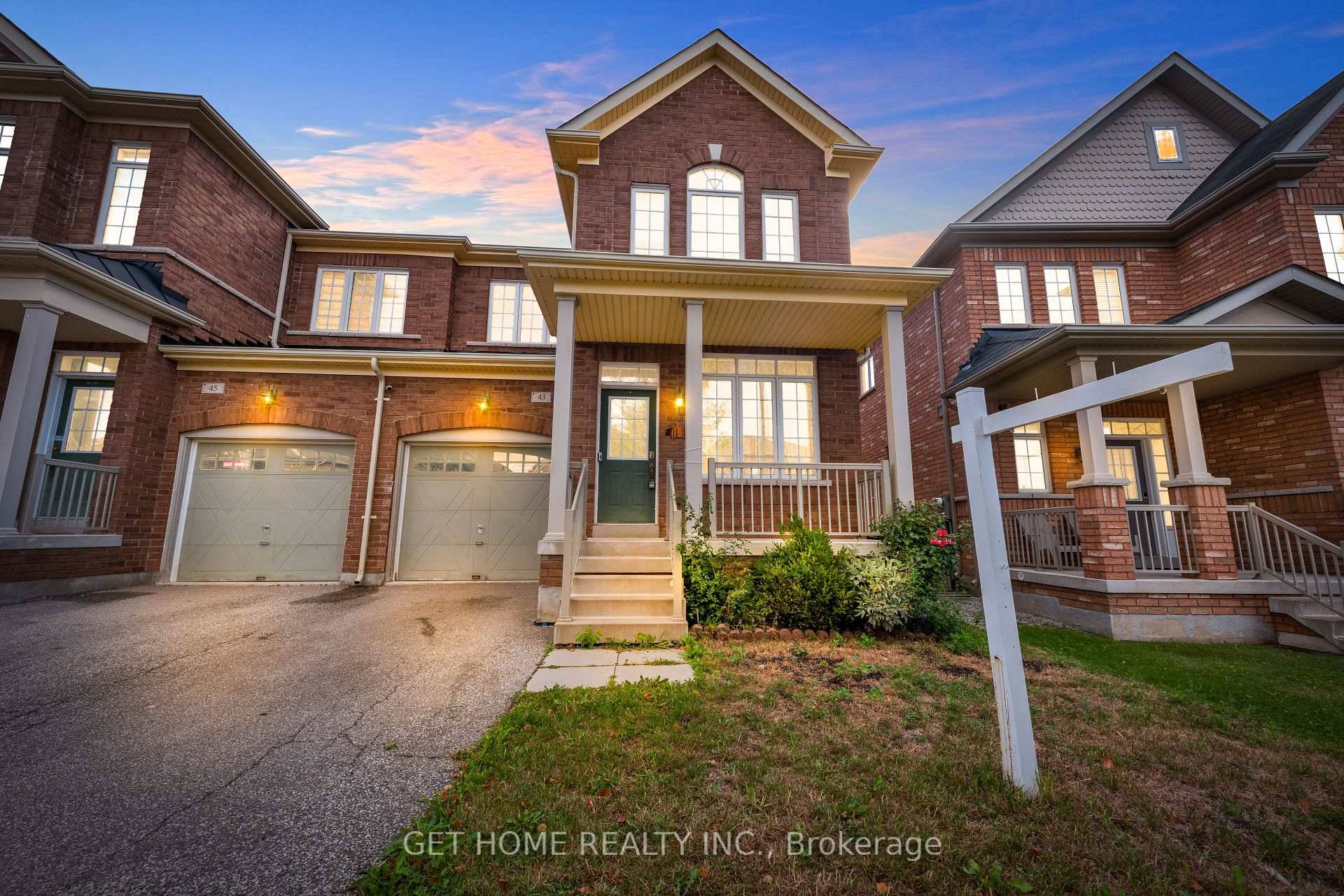 Located in one of Mount Pleasants most desirable, family oriented neighborhoods, this stunning semi detached home by Paradise Homes offers exceptional style and functionality.