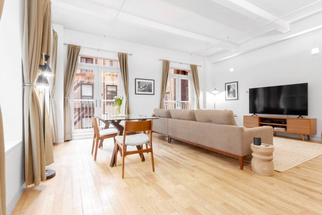 Stylish Loft Living in Flatiron The JADE Condominium, 16 W 19th 3DOwn a piece of downtown cool in this rare 1 bedroom loft at JADE a boutique, full service condo ...