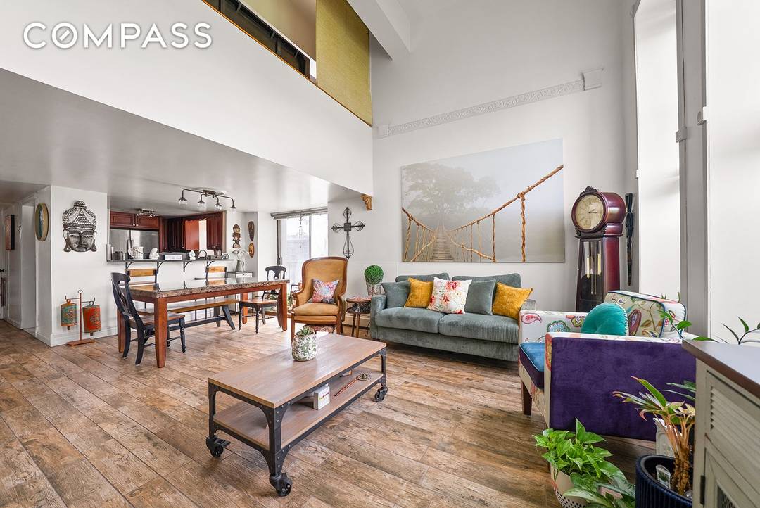 One of a Kind Duplex Loft Style 3 Bed 2 Bath with Soaring Ceilings amp ; Parking Available This exceptional 1, 000 SF duplex residence offers true loft character rarely ...