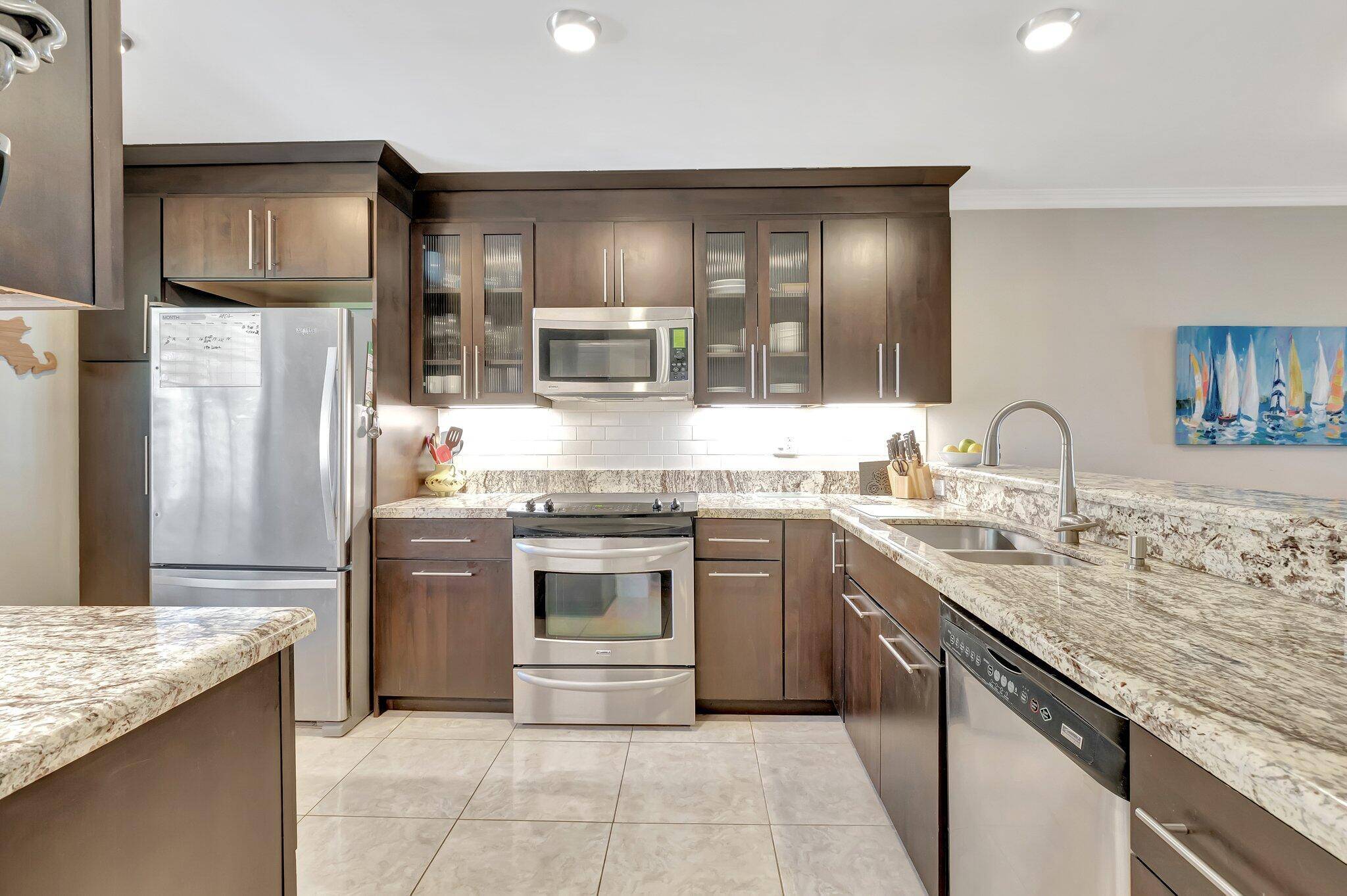 Modern, bright and spacious !