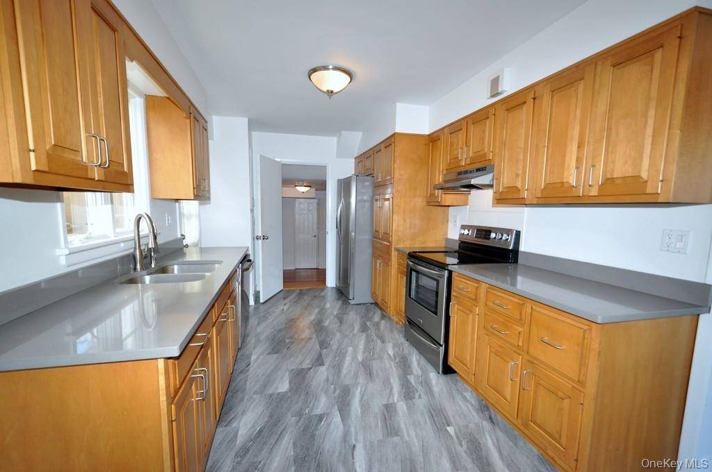 Commuter s Dream ! Welcome to this beautifully renovated, pet friendly 3 bedroom apartment located in the heart of Tuckahoe.