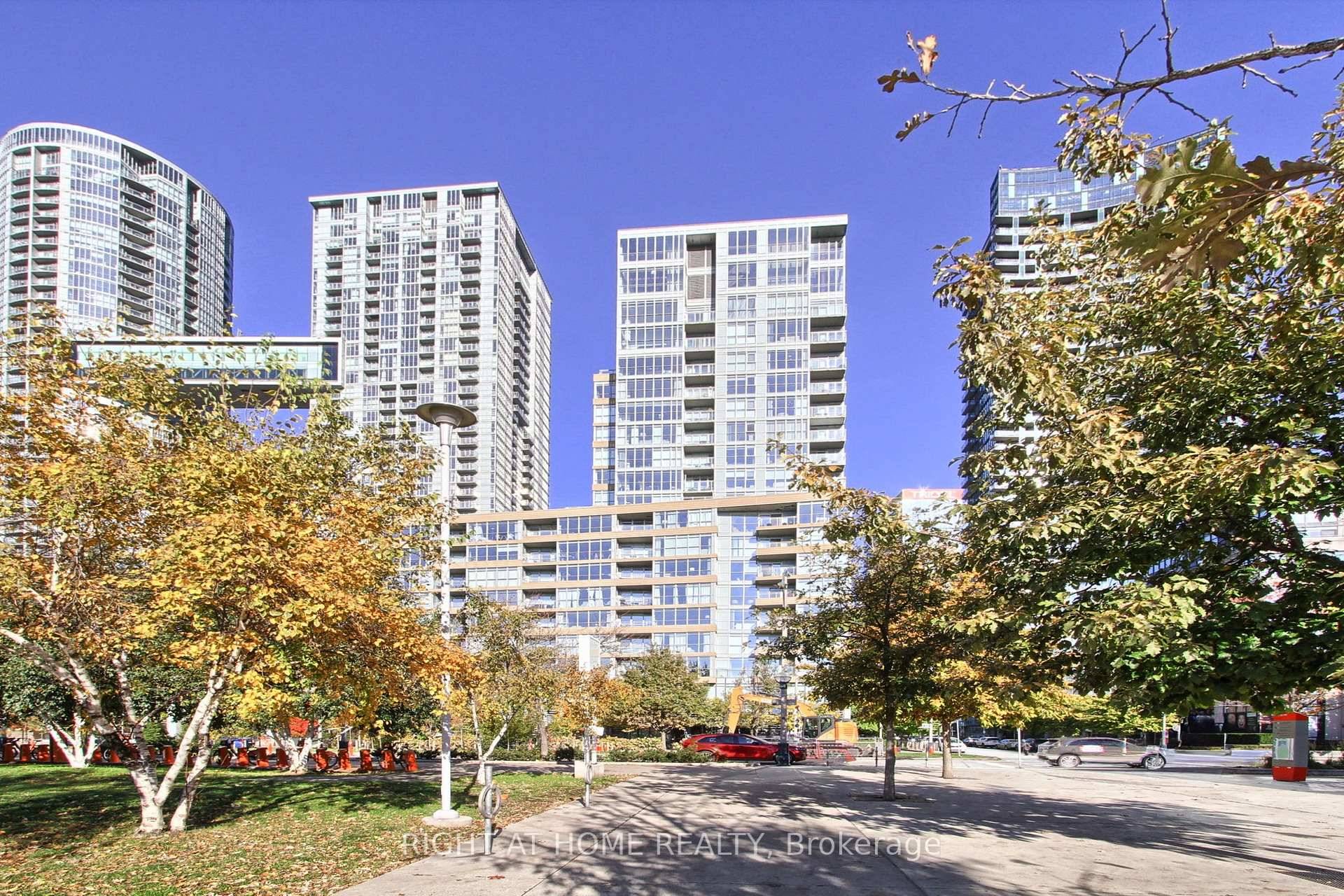 This 1 1, SUPER Rare 2 bath suite in City Palace PARADE located in most prime location of Downtown Core.