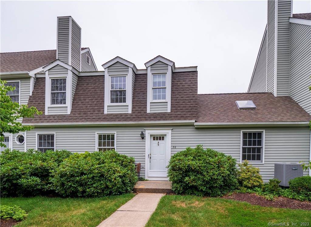 Desirable two bedroom plus den could be 3rd bedroom unit in Quail Ridge 1.