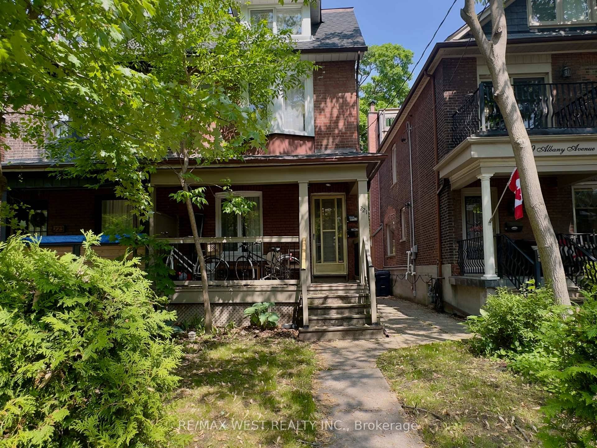 Nestled on a tree lined street in the heart of The Annex, 221 Albany Ave offers outstanding versatility and potential.