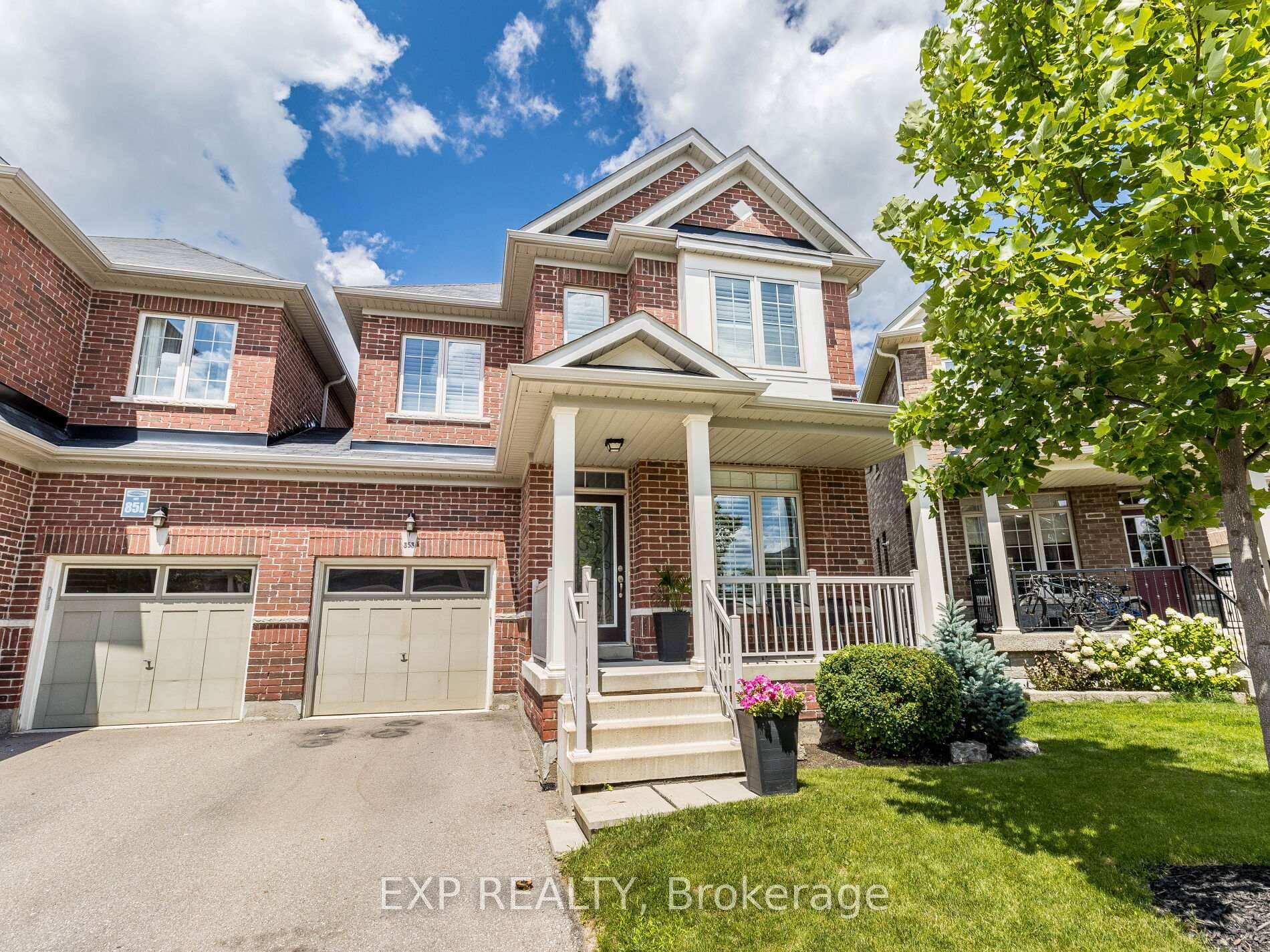 Experience the epitome of executive living in this impeccably maintained Link home by Beaverhall, located in a sought after neighborhood with convenient access to highways 401 and 407, the GO ...