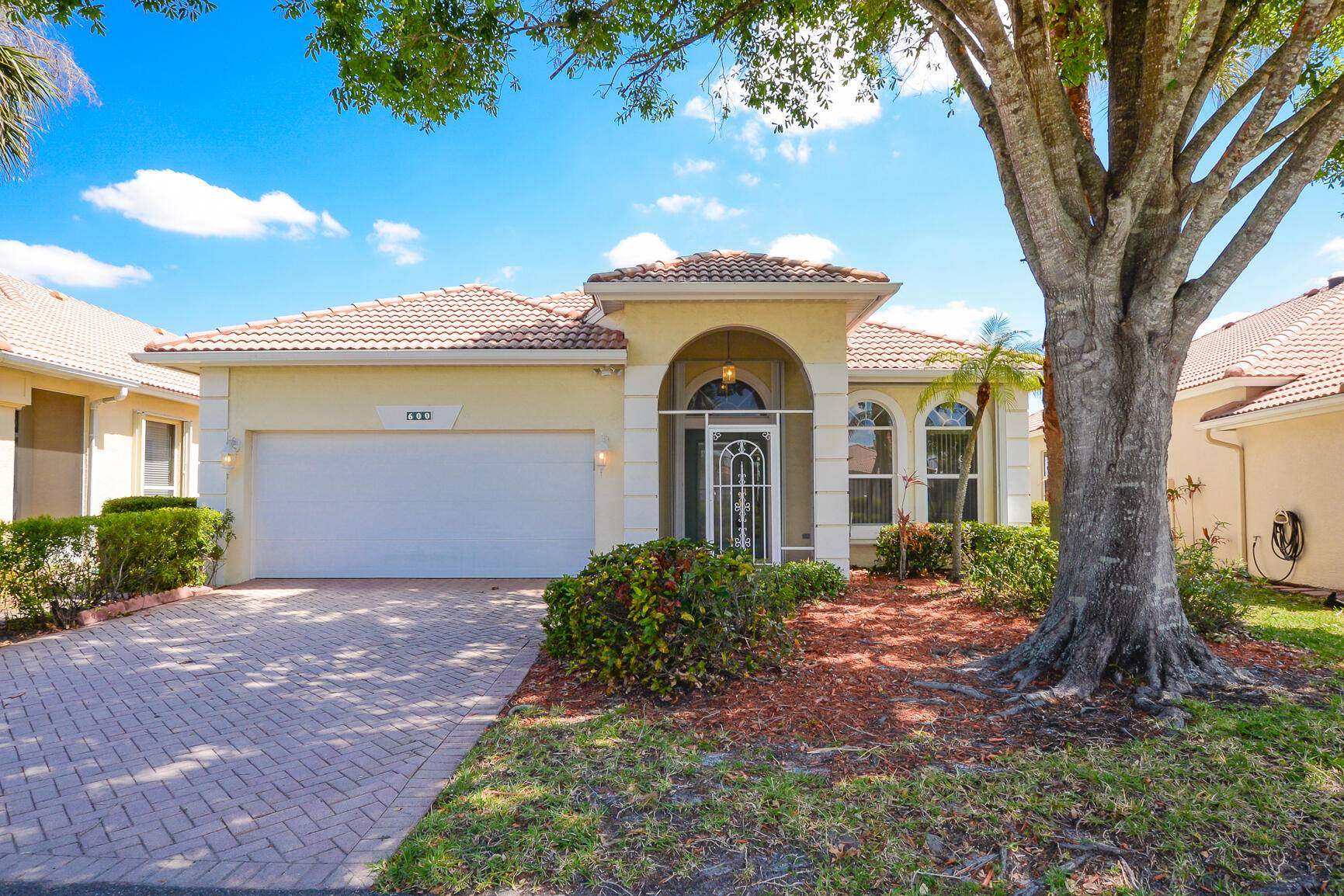Beautiful Cambridge Model in ''Isle of Capri'' at ''Kings Isle'', fabulous 55 community in the heart of St Lucie West A planned Community.