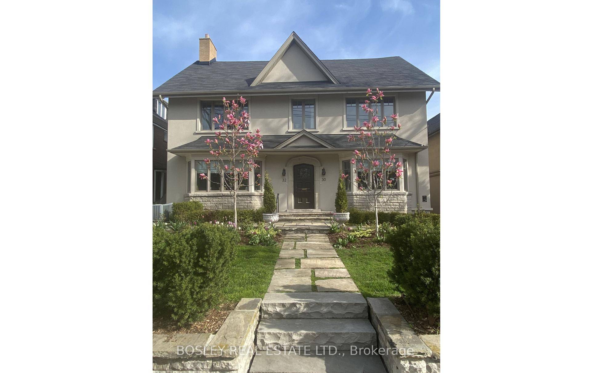 Large Light Filled 2 Bedroom, High Ceilings, Quality Craftsmanship, Contemporary Finishes, Tucked Away In Casa Loma South Hill, Close to Yonge and St.