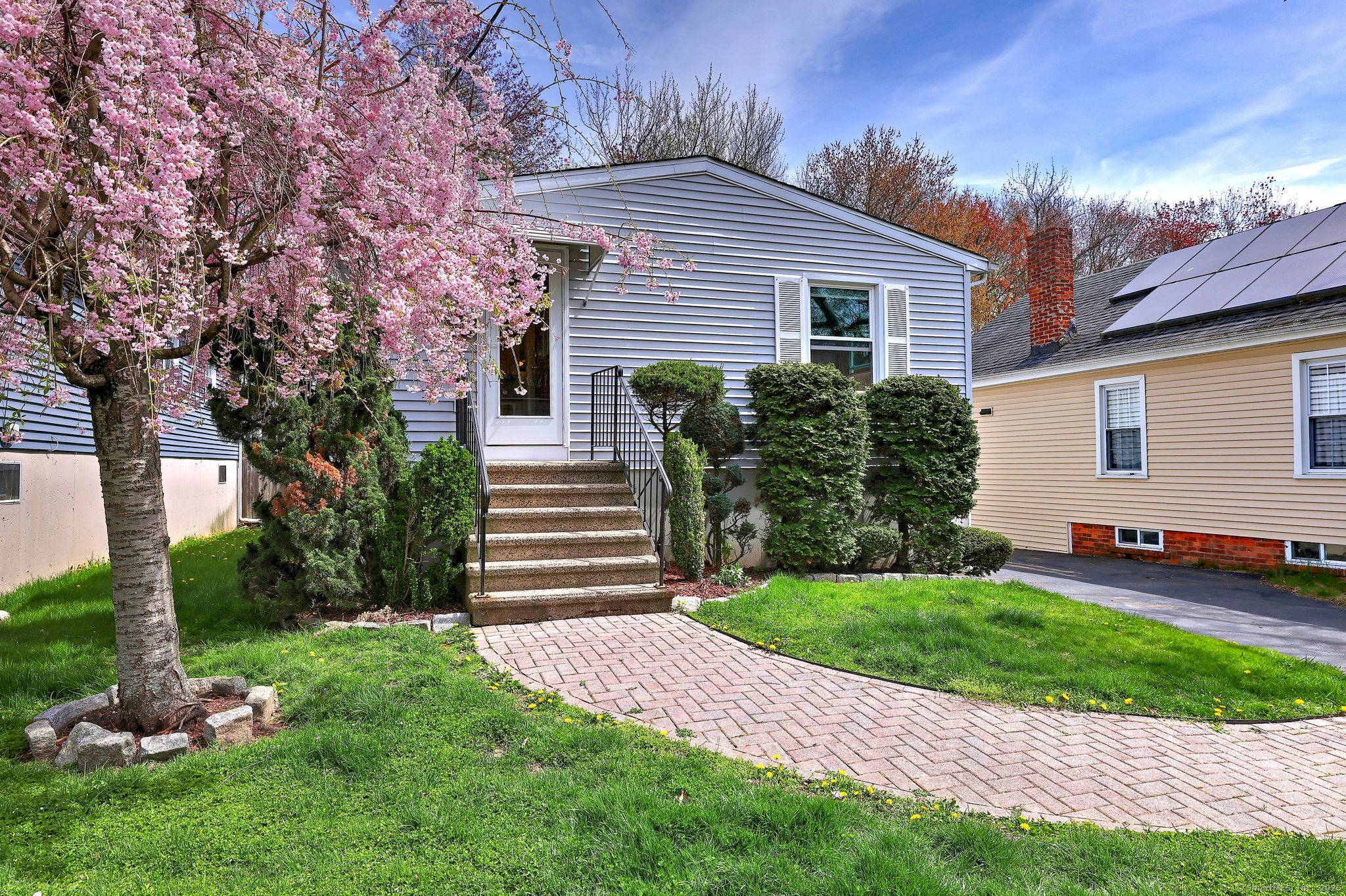 NEW PRICE ! Home appraised at 420K with the previous buyers who unfortunately couldn't secure their financing.