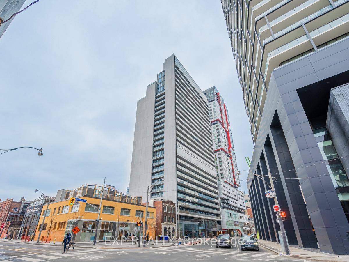 Spacious Open Concept 1 Bedroom W 10 Ft Ceilings amp ; Private Terrace In The Heart Of Entertainment District.