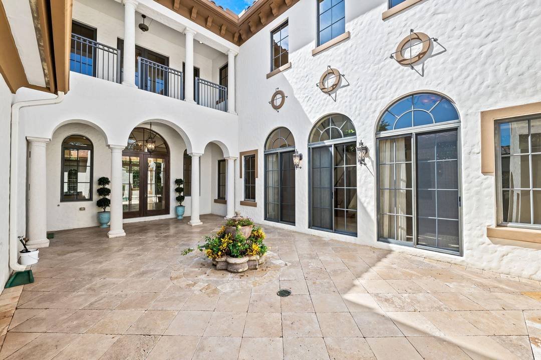 This stunning home offers breathtaking golf and water views, making it a true gem in Parkland Golf.