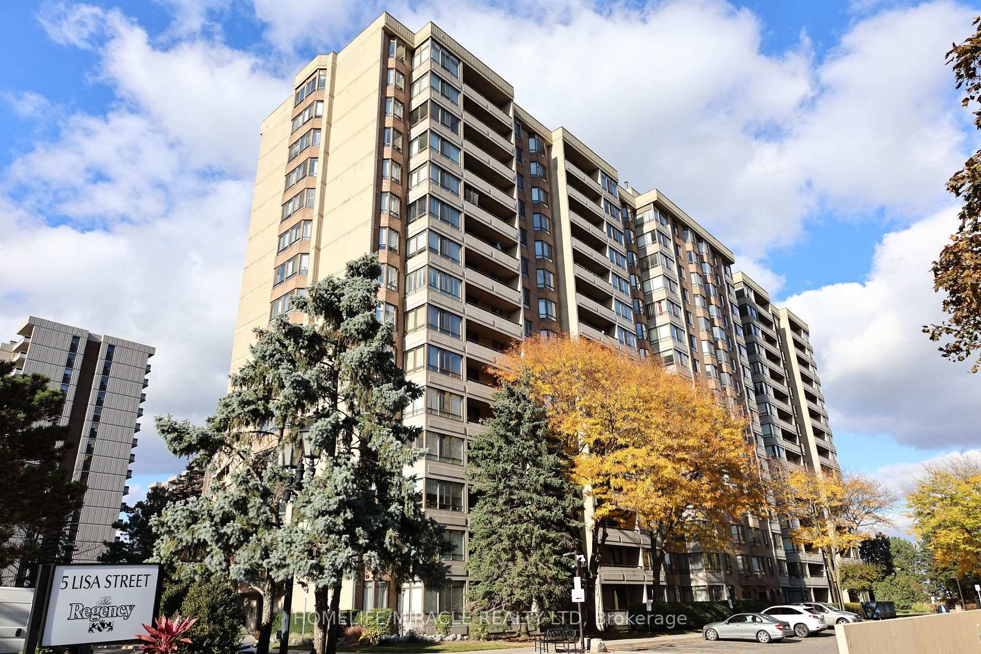 Welcome to this bright and spacious 3 bedroom plus Den corner condo with solarium and open balcony, offering plenty of room for comfortable living.
