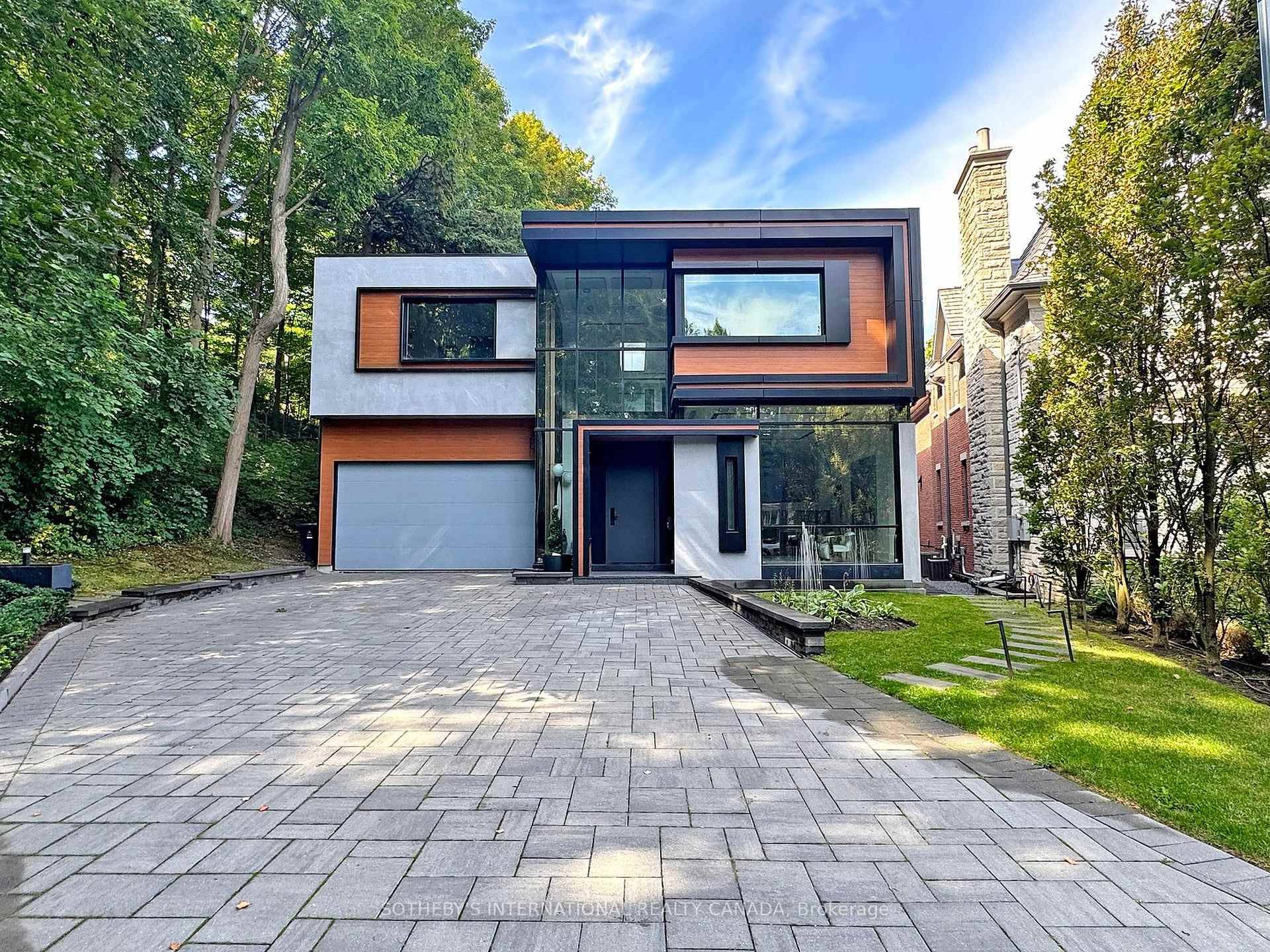 Architecturally Significant Masterpiece in Hoggs Hollow !